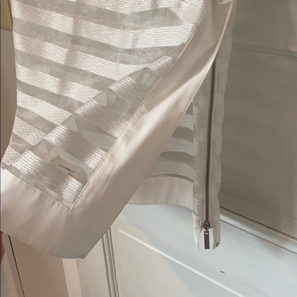 Beautiful White Top - Picture 2 of 4